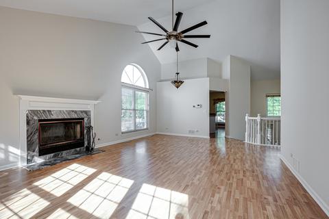 907 Adderly Ln, Gurnee, IL 60031 photo 5