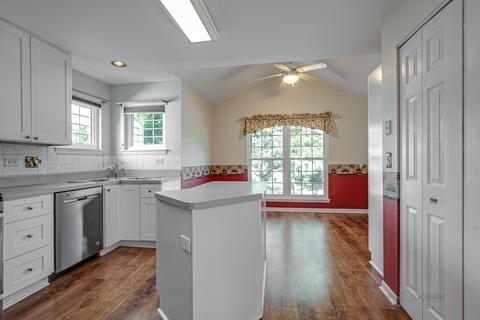 907 Adderly Ln, Gurnee, IL 60031 photo 7