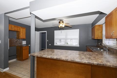 16139 Cambridge Dr, Markham, IL 60428 photo 8