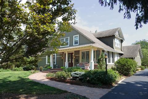 819 Golf Ln, Wheaton, IL 60189 photo 1