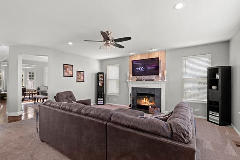 318 Shadow Hill Dr, Elgin, IL 60124 photo 9