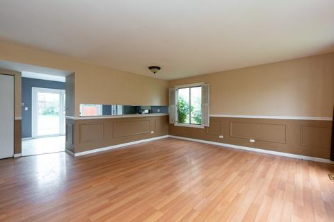 681 Thoreau Dr, Elgin, IL 60120 photo 2