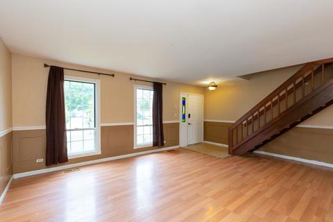 681 Thoreau Dr, Elgin, IL 60120 photo 3