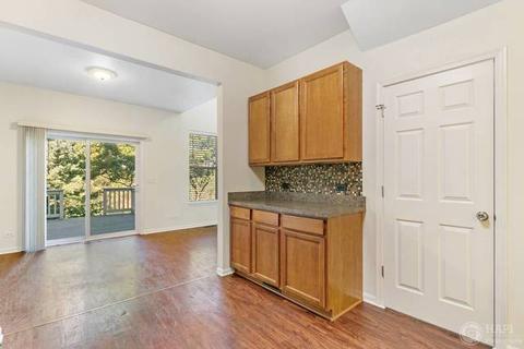 977 Oak Ridge Blvd, Elgin, IL 60120 photo 9
