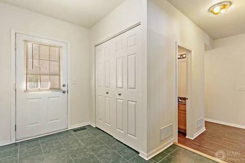 977 Oak Ridge Blvd, Elgin, IL 60120 photo 4