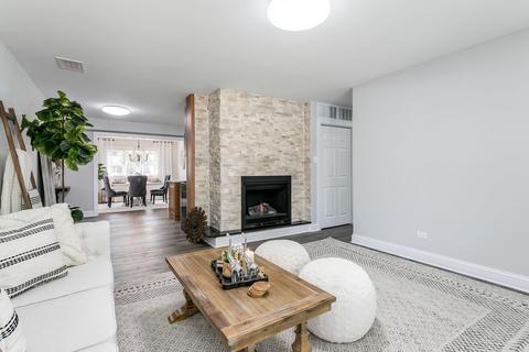 485 Bode Rd, Hoffman Estates, IL 60169 photo 2