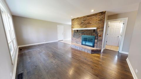 212 Thunderbird Trl, Carol Stream, IL 60188 photo 2