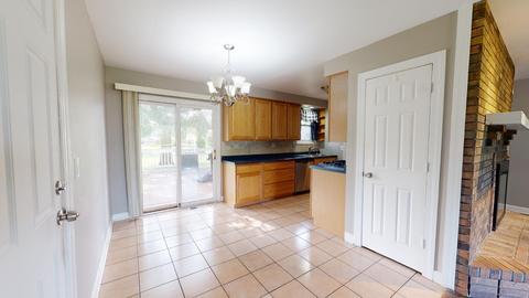 212 Thunderbird Trl, Carol Stream, IL 60188 photo 3