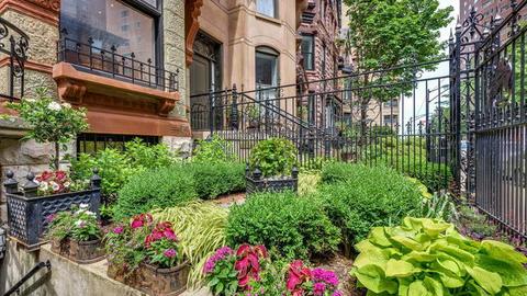 38 E Schiller St, Chicago, IL 60610 photo 2