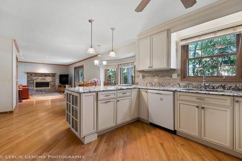 1517 E Bailey Rd, Naperville, IL 60565 photo 4