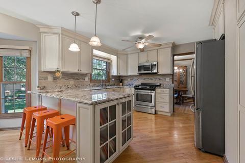 1517 E Bailey Rd, Naperville, IL 60565 photo 2