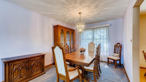 945 Sycamore Ct, Hoffman Estates, IL 60192 photo 4