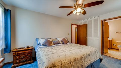 945 Sycamore Ct, Hoffman Estates, IL 60192 photo 11
