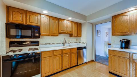 945 Sycamore Ct, Hoffman Estates, IL 60192 photo 8