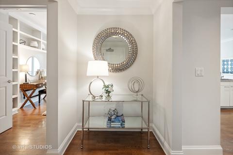 10 E Delaware Pl #31D, Chicago, IL 60611 photo 2
