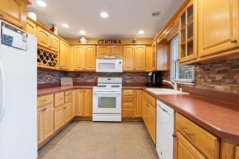 951 Balsam Ln, Bartlett, IL 60103 photo 3