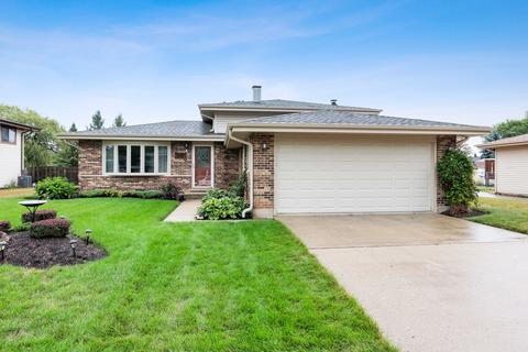 951 Balsam Ln, Bartlett, IL 60103 photo 1
