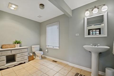 808 E Willow Ave, Wheaton, IL 60187 photo 23