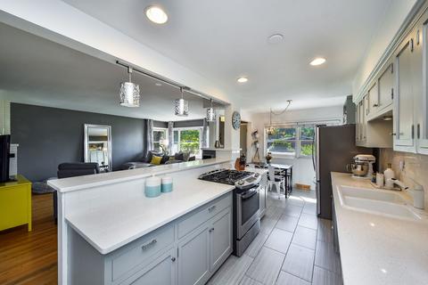 715 Crest St, Wheaton, IL 60189 photo 5