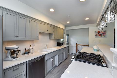 715 Crest St, Wheaton, IL 60189 photo 8