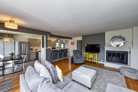 715 Crest St, Wheaton, IL 60189 photo 4