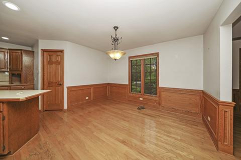 23008 Oakland Dr, Steger, IL 60475 photo 5