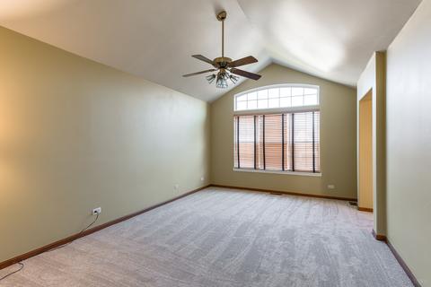 1282 Dunbarton Dr, Aurora, IL 60502 photo 14
