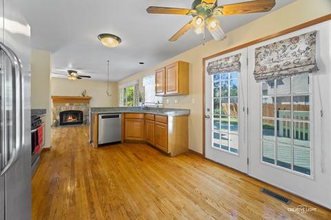 1282 Dunbarton Dr, Aurora, IL 60502 photo 8