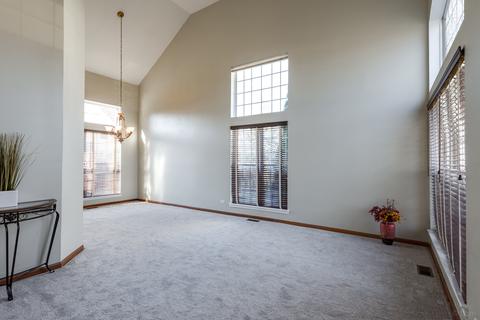 1282 Dunbarton Dr, Aurora, IL 60502 photo 3