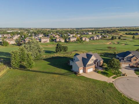 2 Emerald Crest Ct, Bloomington, IL 61705 photo 3