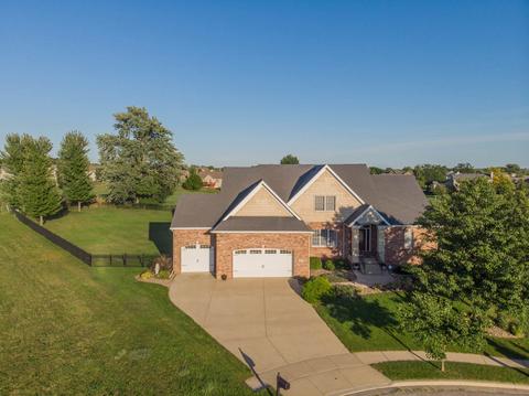 2 Emerald Crest Ct, Bloomington, IL 61705 photo 2