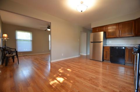 497 Konen Ave, Aurora, IL 60505 photo 4