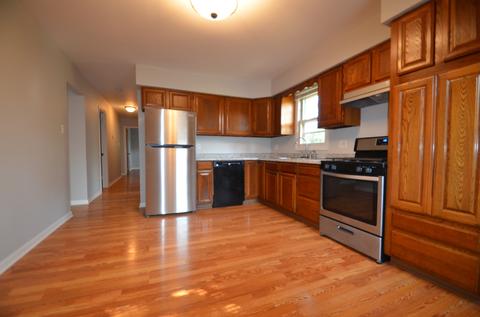 497 Konen Ave, Aurora, IL 60505 photo 3