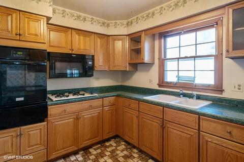 635 S Spring Rd, Elmhurst, IL 60126 photo 4
