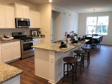 325 S Fork Dr, Gurnee, IL 60031 photo 2
