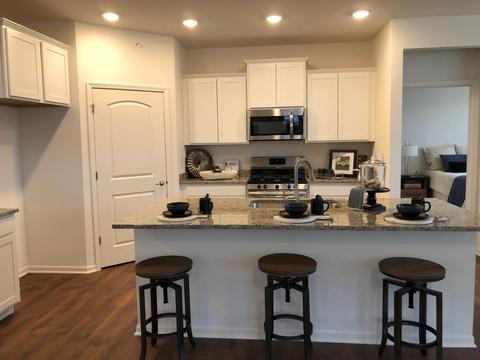325 S Fork Dr, Gurnee, IL 60031 photo 3