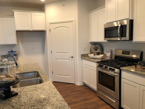 325 S Fork Dr, Gurnee, IL 60031 photo 4