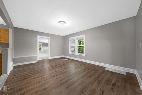 321 Sullivan Rd, Aurora, IL 60506 photo 4