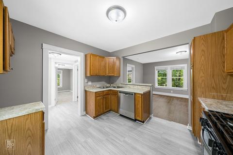 321 Sullivan Rd, Aurora, IL 60506 photo 5