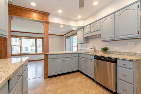 102 Clover Ct, Bartlett, IL 60103 photo 7