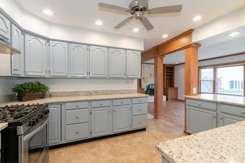 102 Clover Ct, Bartlett, IL 60103 photo 8