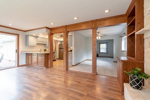 102 Clover Ct, Bartlett, IL 60103 photo 4