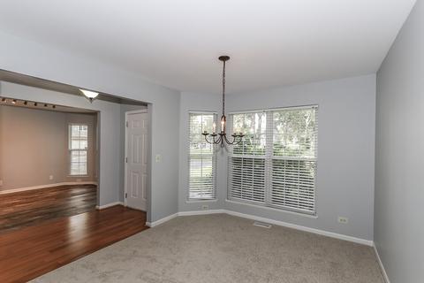 689 Bent Ridge Ln, Elgin, IL 60120 photo 9