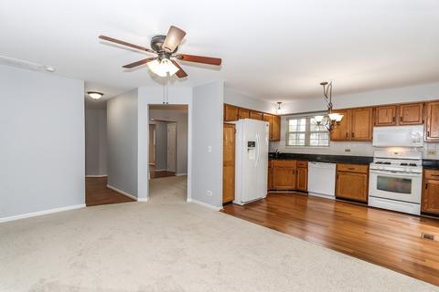 689 Bent Ridge Ln, Elgin, IL 60120 photo 14