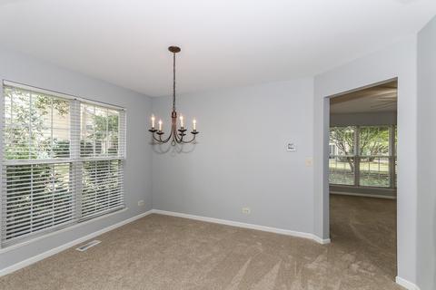 689 Bent Ridge Ln, Elgin, IL 60120 photo 8