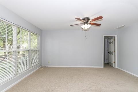 689 Bent Ridge Ln, Elgin, IL 60120 photo 12
