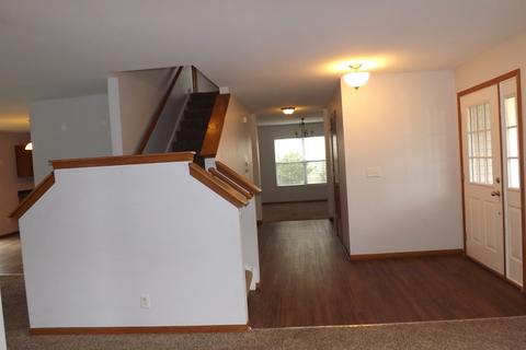 527 Meadow Ln, Harvard, IL 60033 photo 5