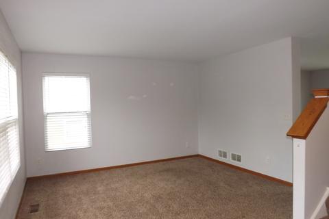 527 Meadow Ln, Harvard, IL 60033 photo 3