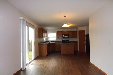 527 Meadow Ln, Harvard, IL 60033 photo 8