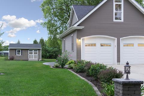 107 Pulaski St, Spring Valley, IL 61362 photo 2